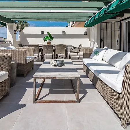 דירה Sensational And Exotic 3-bedroom Retreat In Nueva Andalucia With A Palm Garden