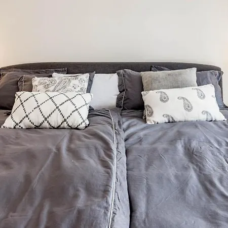 דירה Sensational And Exotic 3-bedroom Retreat In Nueva Andalucia With A Palm Garden