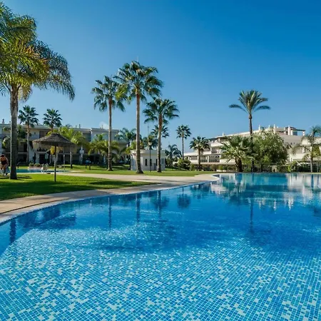 דירה Sensational And Exotic 3-bedroom Retreat In Nueva Andalucia With A Palm Garden מארבלה