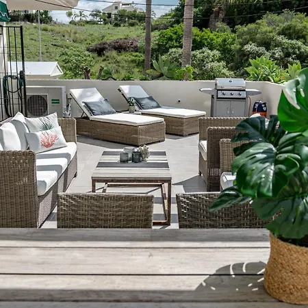 Sensational And Exotic 3-bedroom Retreat In Nueva Andalucia With A Palm Garden *