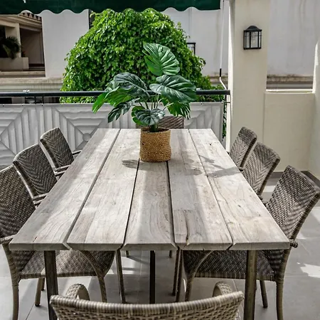 Sensational And Exotic 3-bedroom Retreat In Nueva Andalucia With A Palm Garden מארבלה