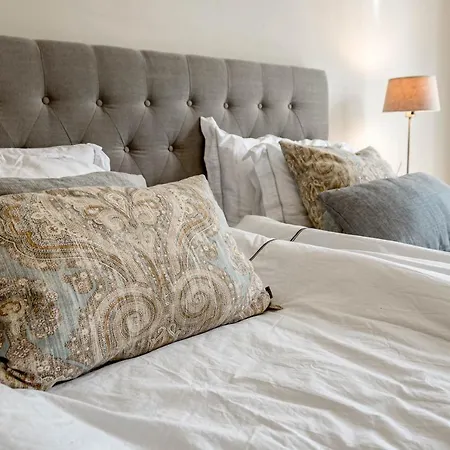 Sensational And Exotic 3-bedroom Retreat In Nueva Andalucia With A Palm Garden * מארבלה