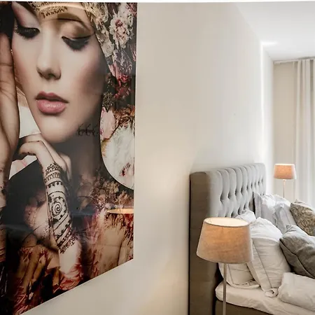 דירה Sensational And Exotic 3-bedroom Retreat In Nueva Andalucia With A Palm Garden מארבלה