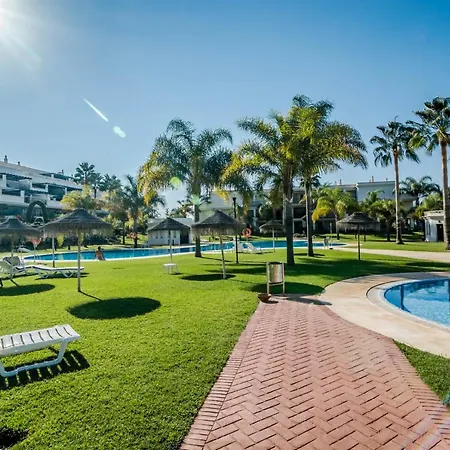 דירה Sensational And Exotic 3-bedroom Retreat In Nueva Andalucia With A Palm Garden