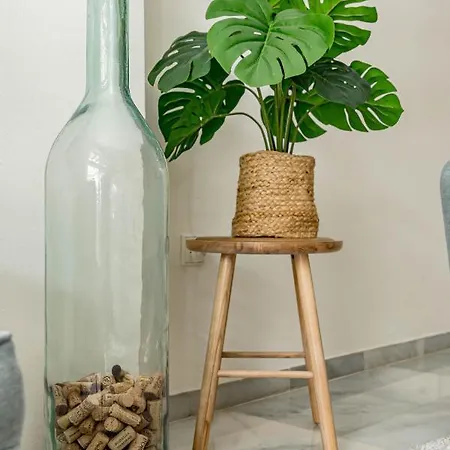 Sensational And Exotic 3-bedroom Retreat In Nueva Andalucia With A Palm Garden *