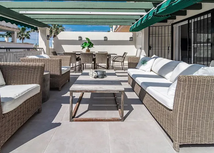 アパート Sensational And Exotic 3-bedroom Retreat In Nueva Andalucia With A Palm Garden