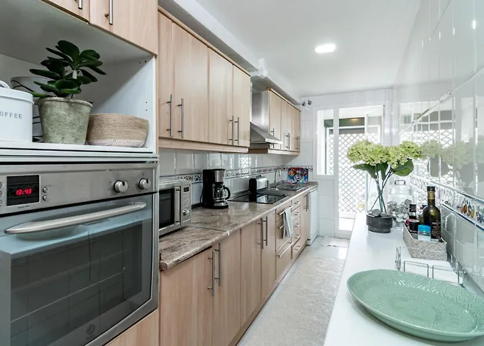 アパート Sensational And Exotic 3-bedroom Retreat In Nueva Andalucia With A Palm Garden マルベーリャ