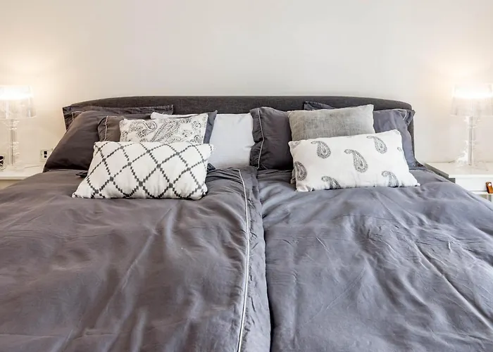 アパート Sensational And Exotic 3-bedroom Retreat In Nueva Andalucia With A Palm Garden