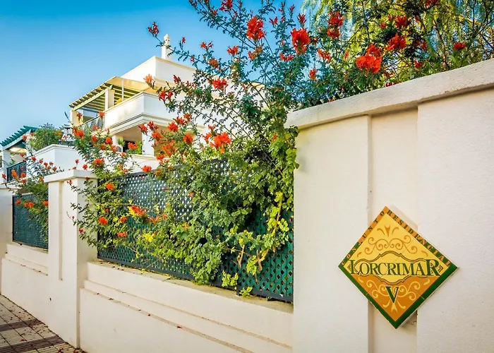 アパート Sensational And Exotic 3-bedroom Retreat In Nueva Andalucia With A Palm Garden