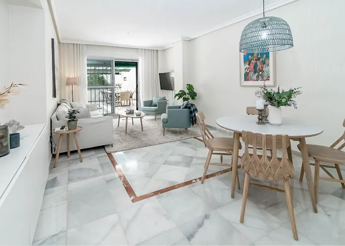 Sensational And Exotic 3-bedroom Retreat In Nueva Andalucia With A Palm Garden *