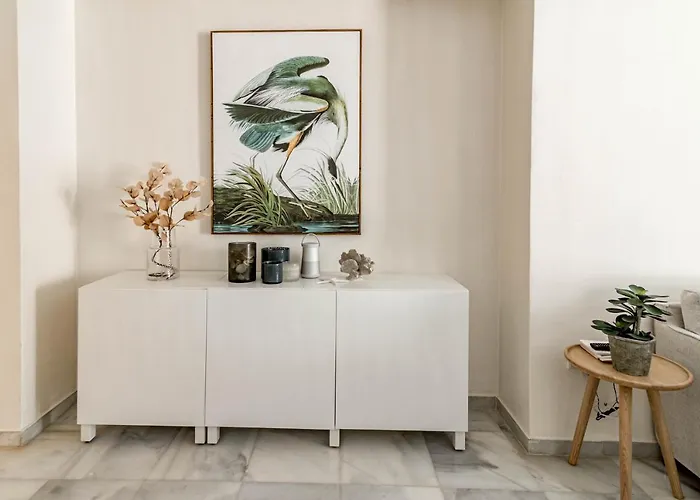 Sensational And Exotic 3-bedroom Retreat In Nueva Andalucia With A Palm Garden マルベーリャ