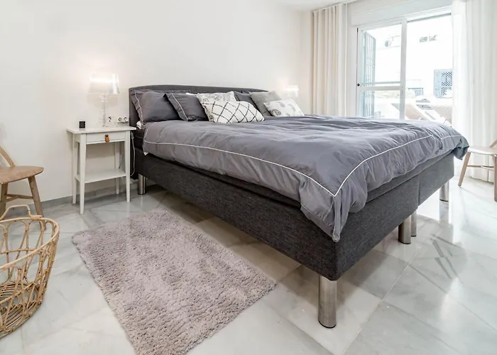 Sensational And Exotic 3-bedroom Retreat In Nueva Andalucia With A Palm Garden アパート *