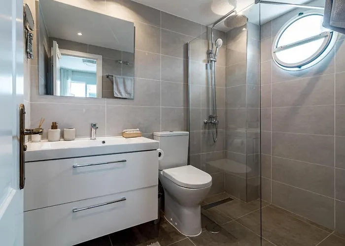 Sensational And Exotic 3-bedroom Retreat In Nueva Andalucia With A Palm Garden アパート