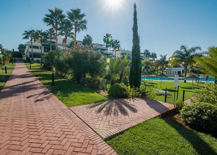 Sensational And Exotic 3-bedroom Retreat In Nueva Andalucia With A Palm Garden * マルベーリャ