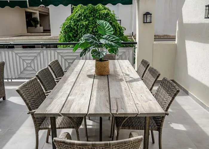 Sensational And Exotic 3-bedroom Retreat In Nueva Andalucia With A Palm Garden マルベーリャ