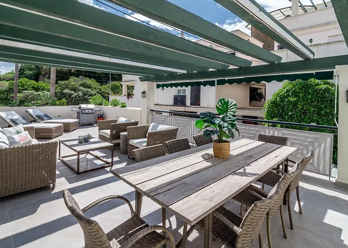 Sensational And Exotic 3-bedroom Retreat In Nueva Andalucia With A Palm Garden アパート *