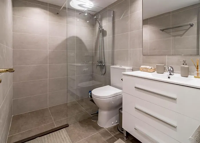 Sensational And Exotic 3-bedroom Retreat In Nueva Andalucia With A Palm Garden アパート