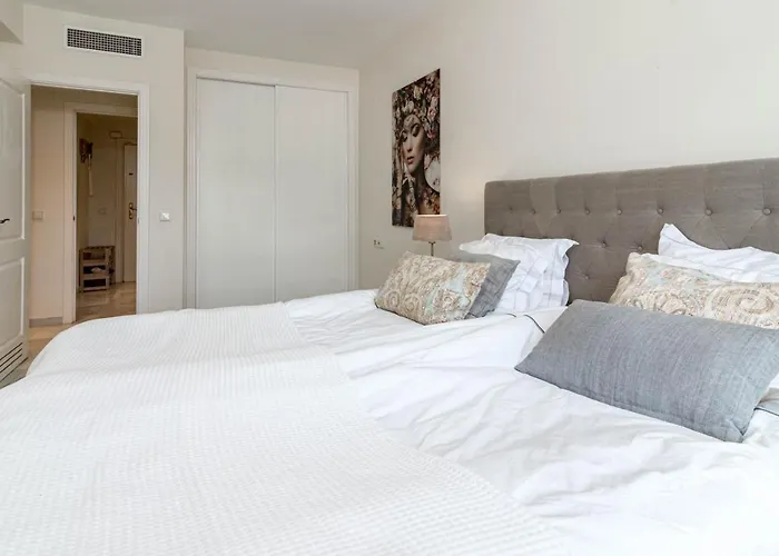 Sensational And Exotic 3-bedroom Retreat In Nueva Andalucia With A Palm Garden マルベーリャ