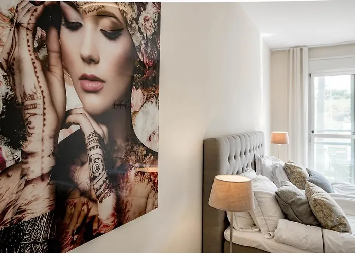 アパート Sensational And Exotic 3-bedroom Retreat In Nueva Andalucia With A Palm Garden マルベーリャ