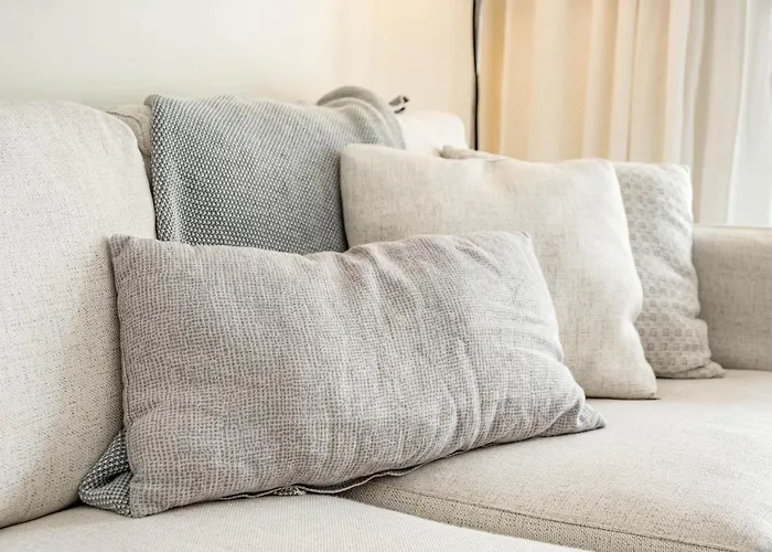 Sensational And Exotic 3-bedroom Retreat In Nueva Andalucia With A Palm Garden マルベーリャ