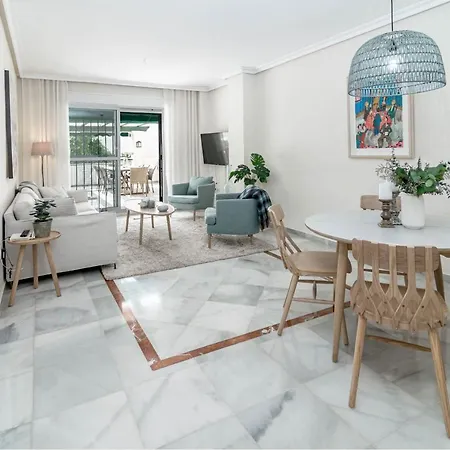 Sensational And Exotic 3-bedroom Retreat In Nueva Andalucia With A Palm Garden *