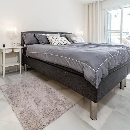 Sensational And Exotic 3-bedroom Retreat In Nueva Andalucia With A Palm Garden Apartment *