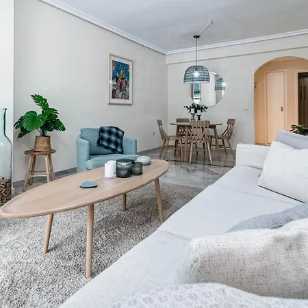 Sensational And Exotic 3-bedroom Retreat In Nueva Andalucia With A Palm Garden Apartment