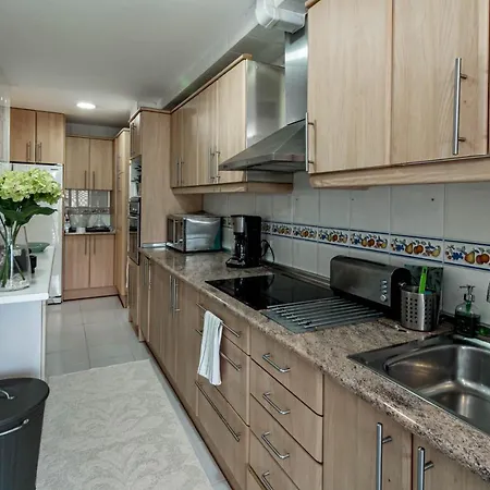 Sensational And Exotic 3-bedroom Retreat In Nueva Andalucia With A Palm Garden *