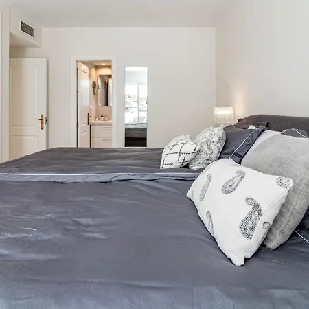 Sensational And Exotic 3-bedroom Retreat In Nueva Andalucia With A Palm Garden